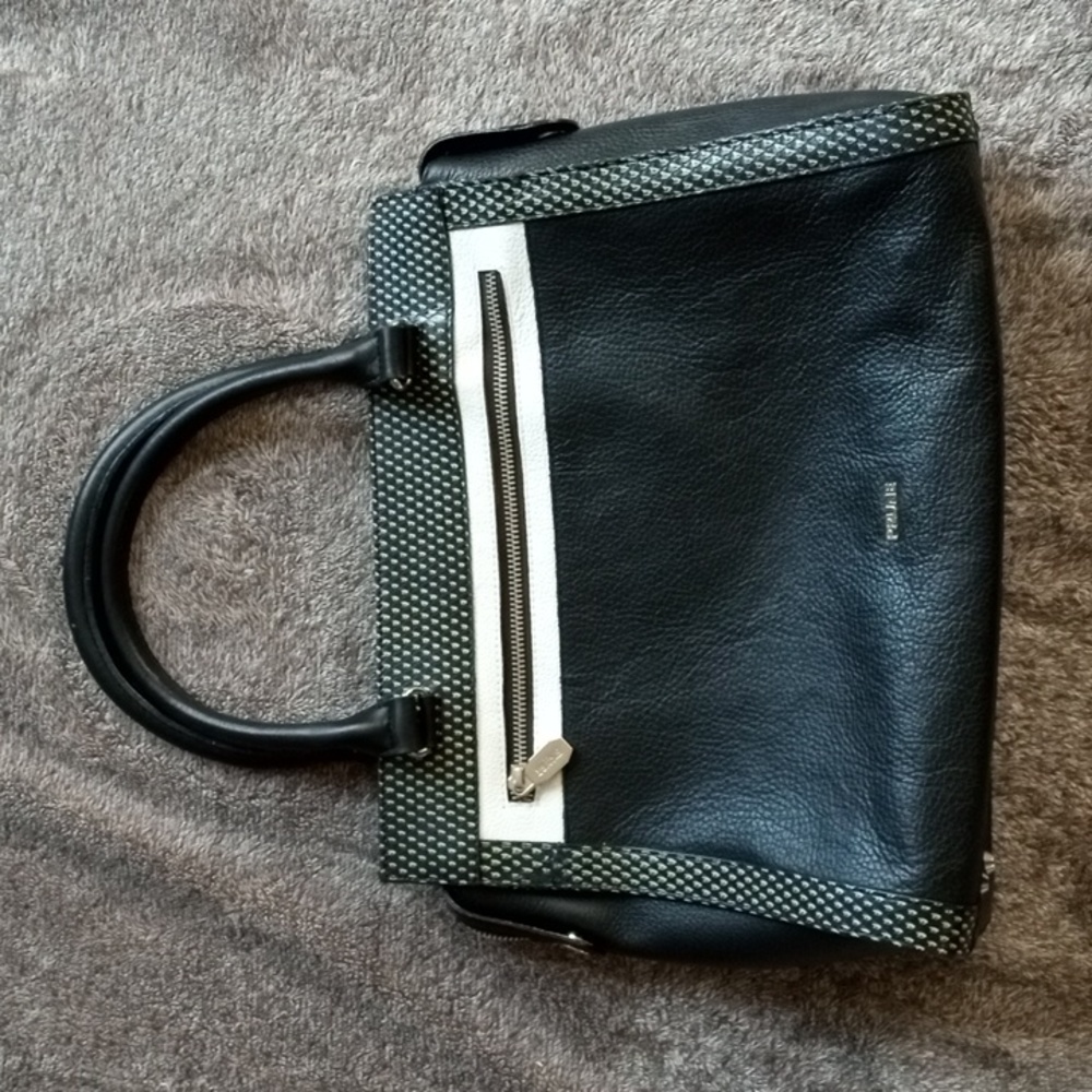 Prüne black and cream leather bag made in Argentina